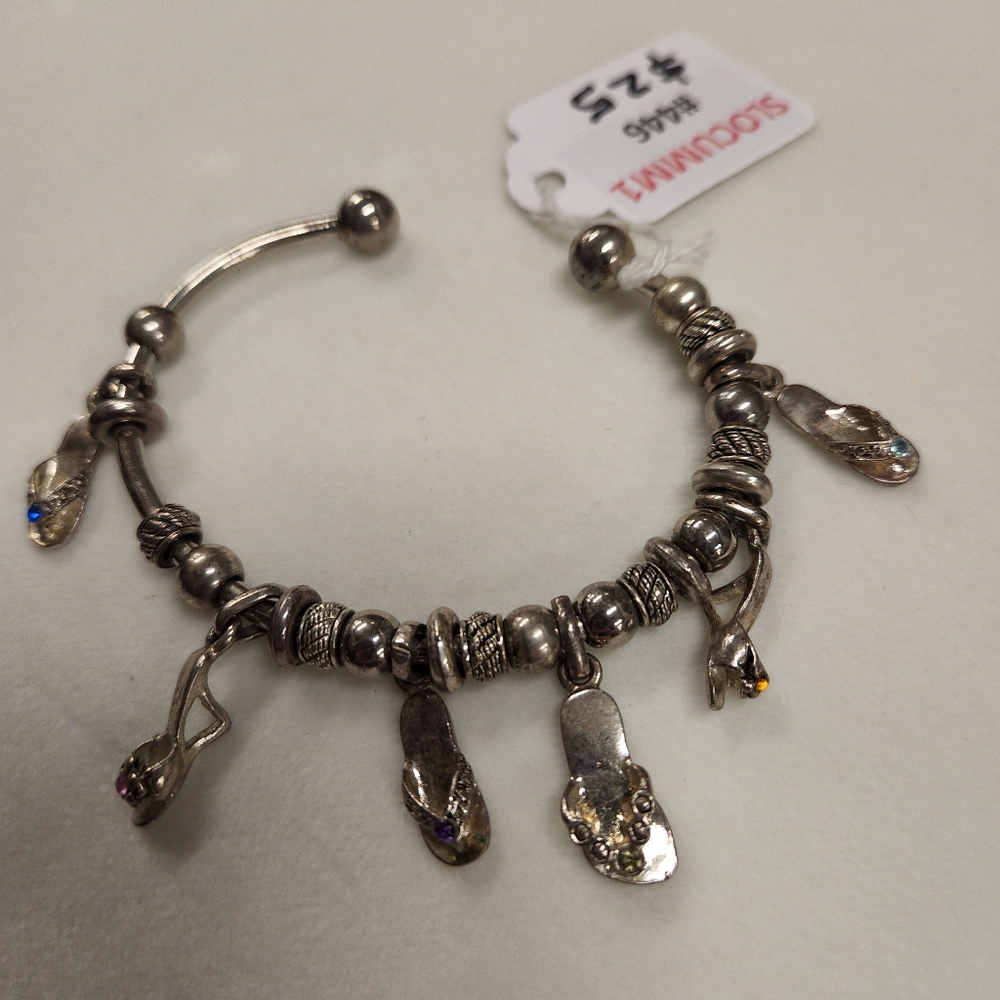 Vintage Pandora w/ Flipflops #446
